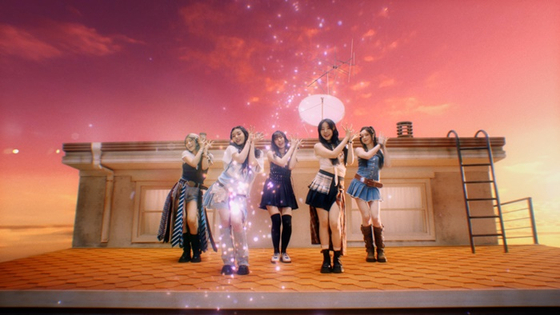 A scene from girl group Fifty Fifty's new song ″Starry Night″ [ATTRAKT]