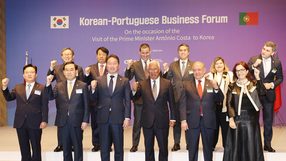 Participants of the Korean-Portuguese Business Forum, including Chairman of the Korea Chamber of Commerce and Industry Chey Tae-won, third from left in the front row, and Prime Minister of Portugal Antonio Costa, fourth from left in the front row, pose for a photo at the Four Seasons Hotel in Jongno District, central Seoul, on April 12, 2023. [YONHAP]