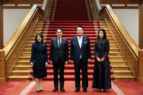 President Yoon Suk Yeol, center right, and first lady Kim Keon Hee, right, pose for a photo with Japanese Prime Minister Fumio Kishida, center right, and Japanese first lady Yuko Kishida ahead of their dinner banquet at the Blue House in central Seoul on Friday. [PRESIDENTIAL OFFICE] 