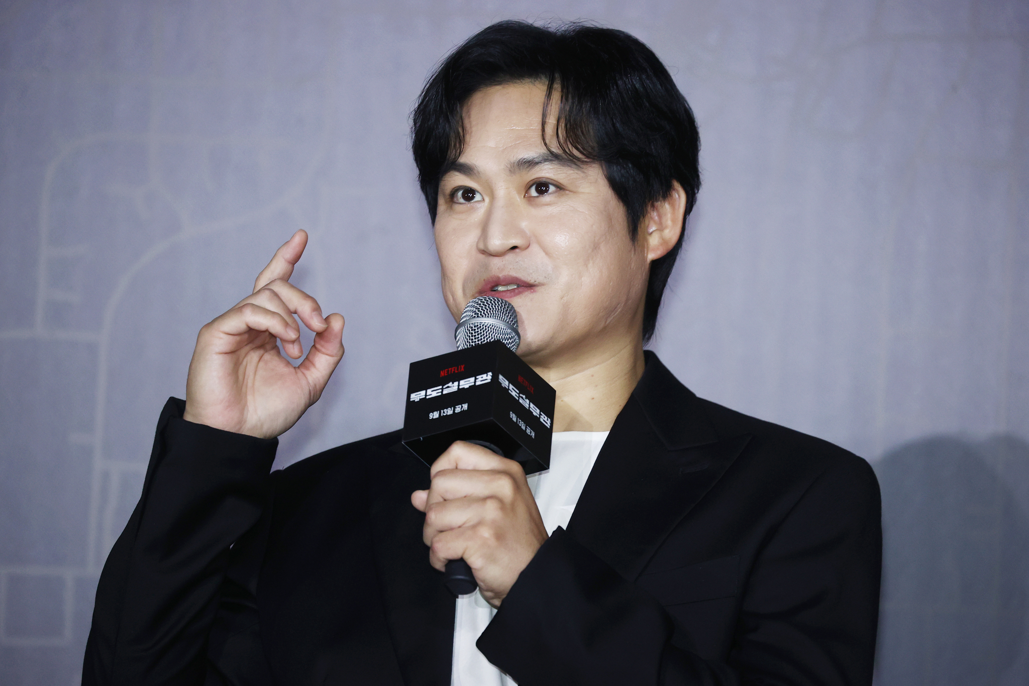 Actor Kim Sung-kyun speaks during a press conference for upcoming Netflix's action film ″Officier Black Belt″ held in Gwangjin District, eastern Seoul, on Tuesday. [YONHAP]