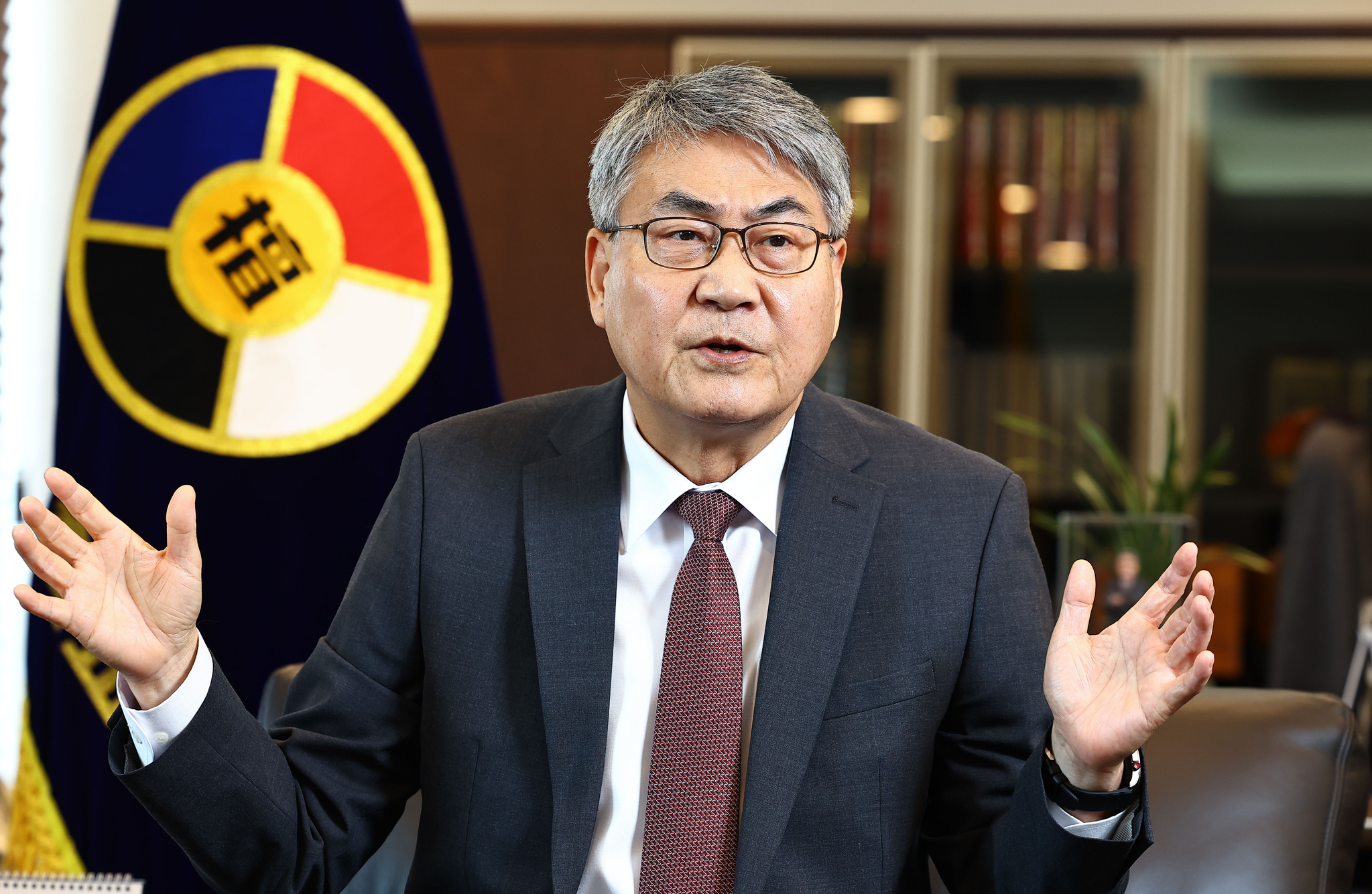 Dankook University President An Soon-cheol talks during an interview with the JoongAng Ilbo, an affiliate of the Korea JoongAng Daily. [JOONGANG ILBO]