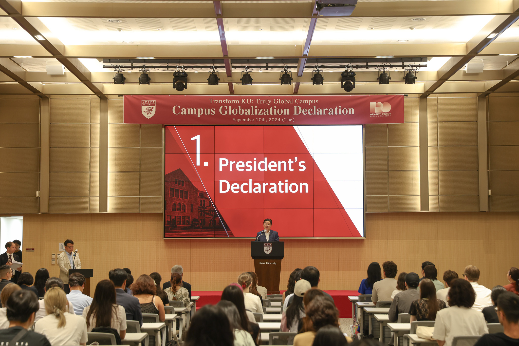 Korea University President Kim Dong-one announces plans to make the university campus more global at an event at the university's campus in Seongbuk District, northern Seoul, on Tuesday. [KOREA UNIVERSITY]