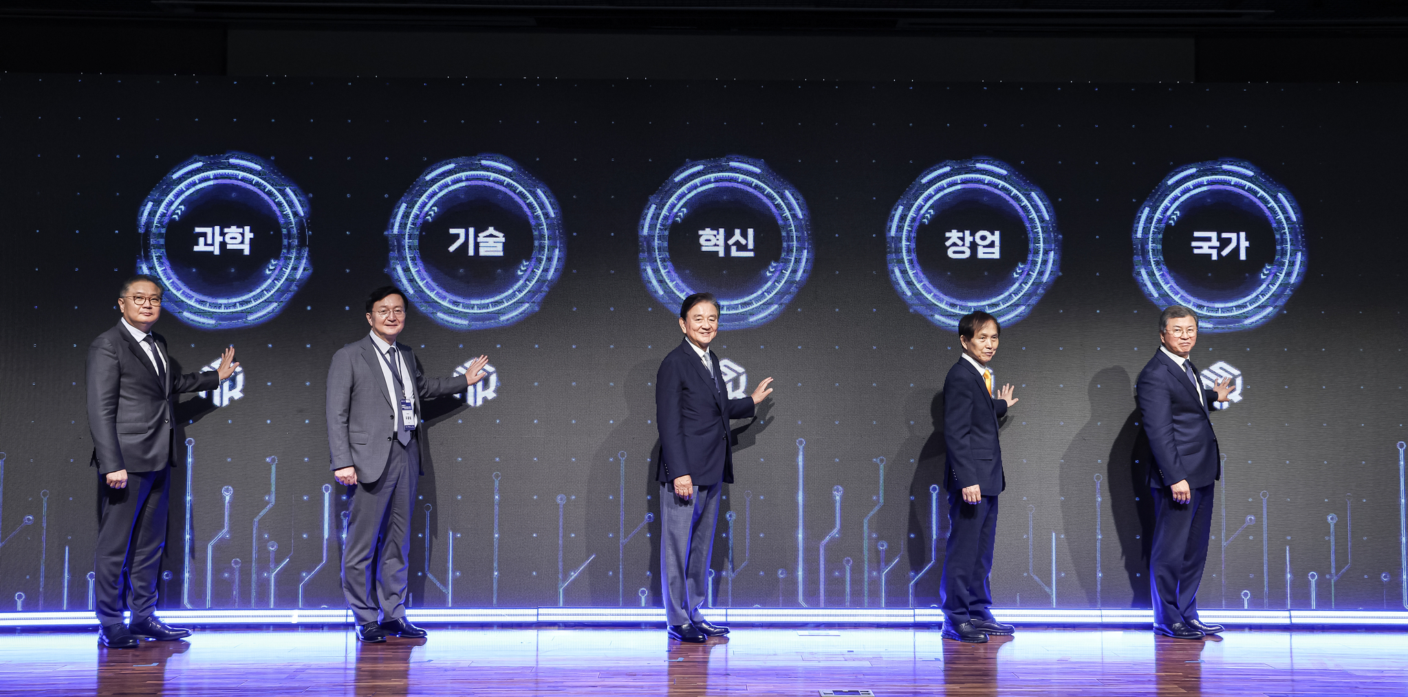 The JoongAng Ilbo, KAIST and Seoul National University (SNU) hosted the annual international symposium dubbed the “Startup Nation Korea 2024" on Wednesday at SNU's campus in southern Seoul. [KIM KYUNG-ROK]