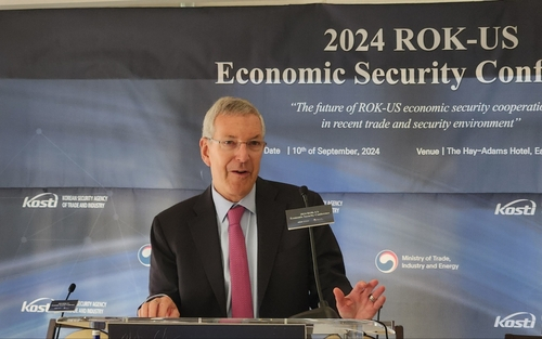 U.S. Under Secretary of Commerce for Industry and Security Alan Estevez speaks during an economic security forum in Washington on Sept. 10, 2024. [YONHAP]