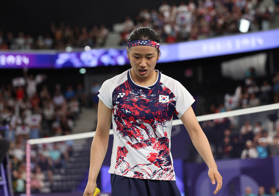 Korea's An Se-young competes in the gold medal women's singles badminton match at the Paris Olympics in Paris on Aug. 5. [JOINT PRESS CORPS]