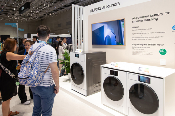 Samsung Electronics' ″Bespoke AI Laundry Combo″ appliance, which washes and dries clothes, was shown at IFA 2024 in Berlin, Germany, that ran from Sept. 6 to Sept. 10. [SAMSUNG ELECTRONICS]