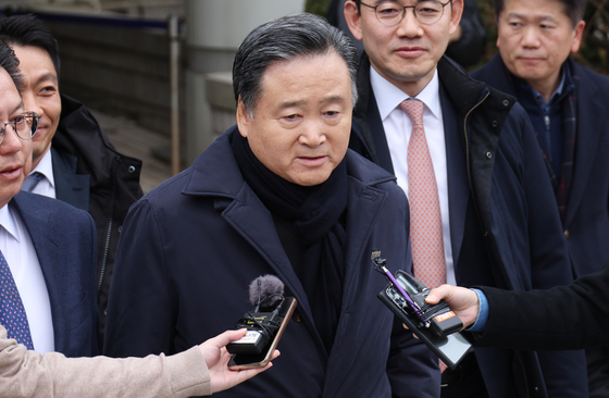 SPC Group Chairman Hur Young-in answers questions from reporters after his first trial in February. [YONHAP]