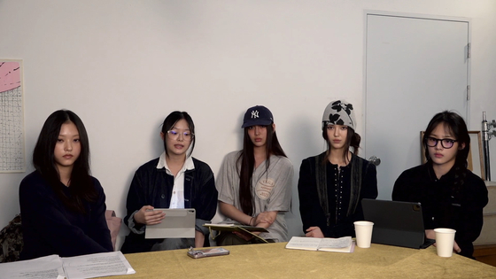 Members of girl group NewJeans in a livestream held Sept. 11 on YouTube [SCREEN CAPTURE]