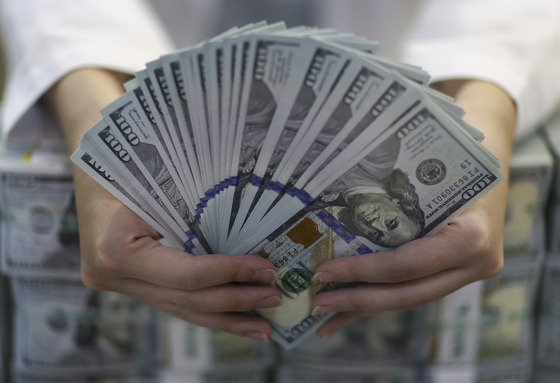 Dollars are displayed at Hana Bank’s Counterfeit Notes Response Center in Jung District, central Seoul, on Oct. 6. 2023. [YONHAP]