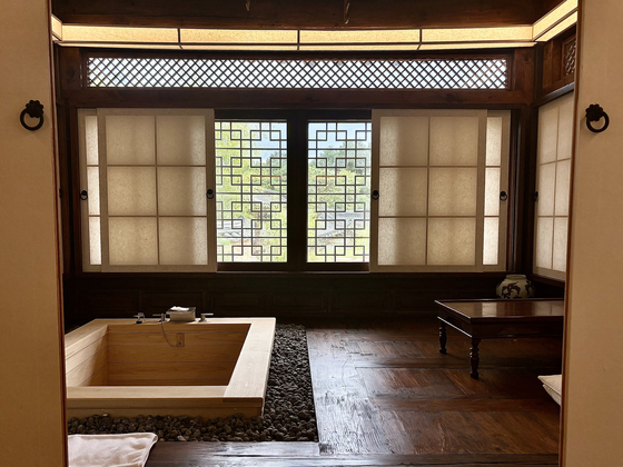 A room at the Rakkojae Hanok Hotel in Andong with a bathtub [LEE JIAN]