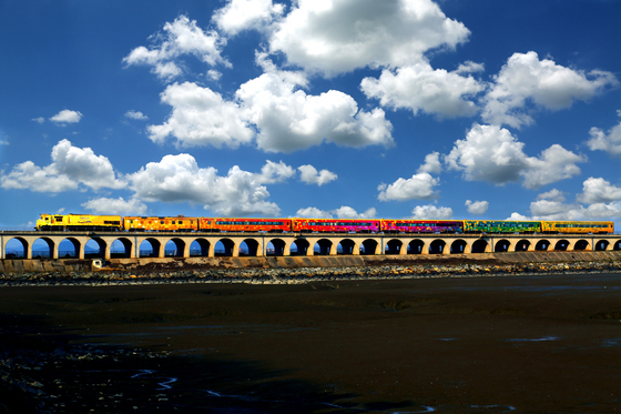 The West Sea Golden Train, or the G-train is a popular choice for many families and friend groups who seek an interesting train trip, as its cars offer different zones for fun and relaxation. [JOONGANG ILBO]