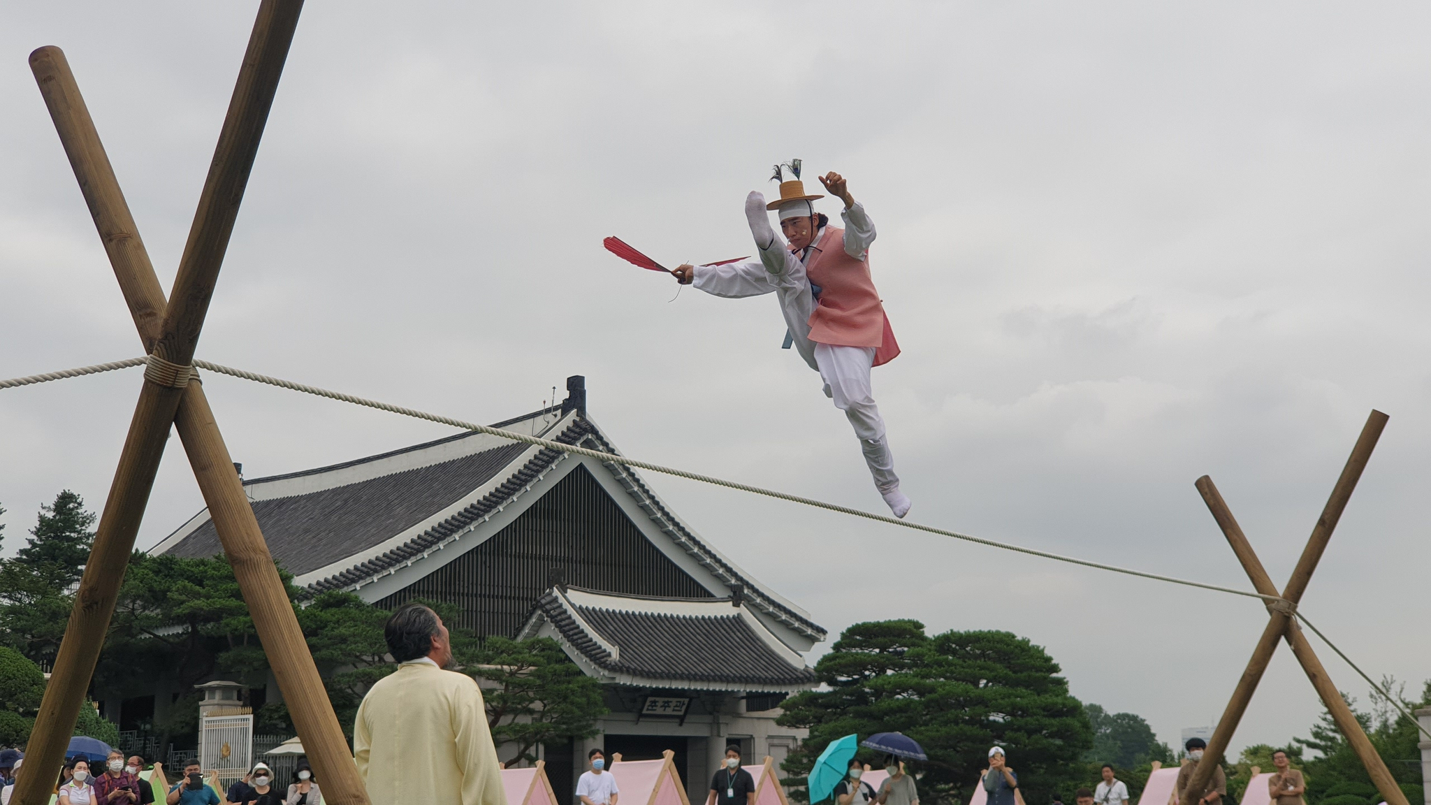 Tightrope walking [NATIONAL MUSEUM OF KOREA]