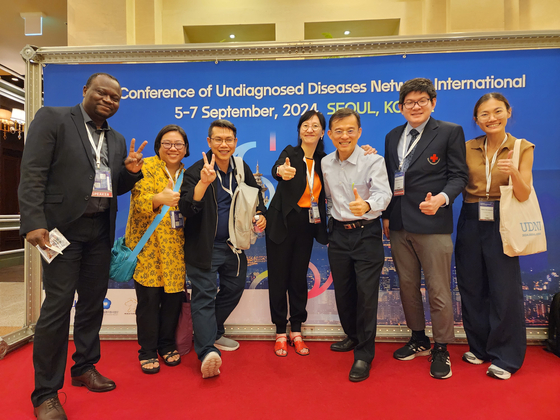 Participants at the 13th conference of the Undiagnosed Diseases Network International pose for a group photo at Seoul National University Hospital in Jongno District, central Seoul, on Sept. 5. [SEOUL NATIONAL UNIVERSITY HOSPITAL]