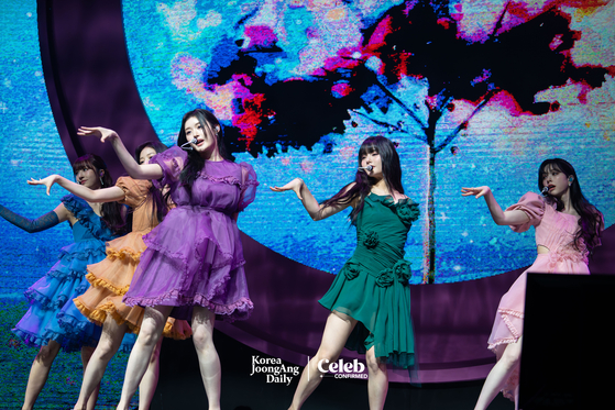 Members of girl group Fifty Fifty perform ″SOS,″ the lead track of the group's second EP ″Love Tune″ during a press showcase held at the Yes24 Live Hall in eastern Seoul on Sept. 20. [DANIELA GONZALEZ PEREZ]