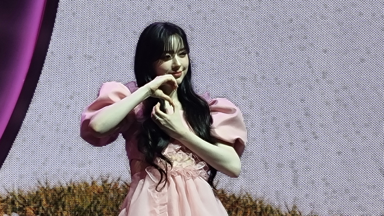 Chanelle Moon poses for a photo during the girl group Fifty Fifty's press showcase held at Yes24 Live Hall in eastern Seoul on Sept. 20. [YOON SO-YEON]