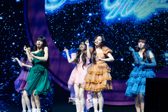 Members of girl group Fifty Fifty perform ″Starry Night,″ a B-side track of their second EP ″Love Tune″ during a press showcase held at the Yes24 Live Hall in eastern Seoul on Sept. 20. [DANIELA GONZALEZ PEREZ]