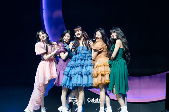 Members of girl group Fifty Fifty perform ″Starry Night,″ a B-side track of their second EP ″Love Tune″ during a press showcase held at the Yes24 Live Hall in eastern Seoul on Sept. 20. [DANIELA GONZALEZ PEREZ]