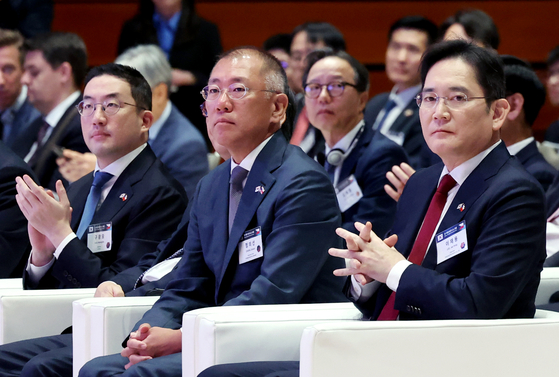 Korean business leaders including from right, Samsung Electronics Executive Chairman Lee Jae-yong, Hyundai Motor Group Executive Chair Euisun Chung and LG Group Chairman Koo Kwang-mo attend a Korea-Czech business forum at a hotel in Prague in the Czech Republic on Friday. [JOINT PRESS CORPS]