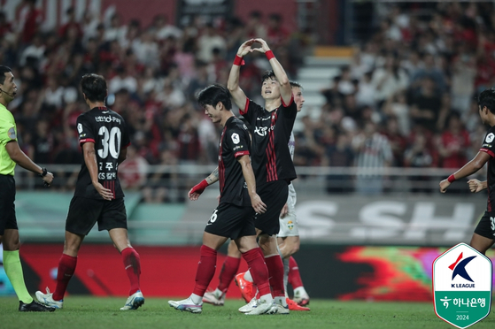 FC Seoul celebrate their win over Gangwon FC in a K League 1 match at Seoul World Cup Stadium in western Seoul on Aug. 24. [K LEAGUE]