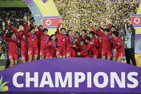 North Korea celebrate winning the FIFA U-20 Women's World Cup at the El Campin stadium in Colombia on Sunday. [EPA/YONHAP] 