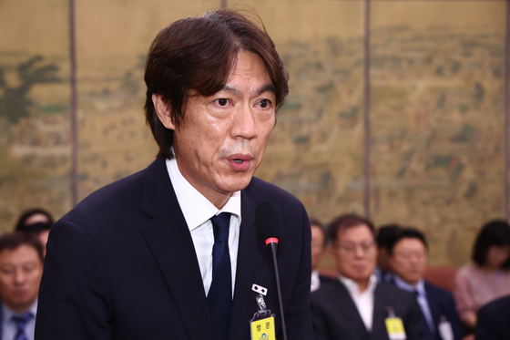 Korean national team manager Hong Myung-bo speaks during the parliamentary committee on culture, sports and tourism at the National Assembly in western Seoul on Tuesday. [NEWS1]