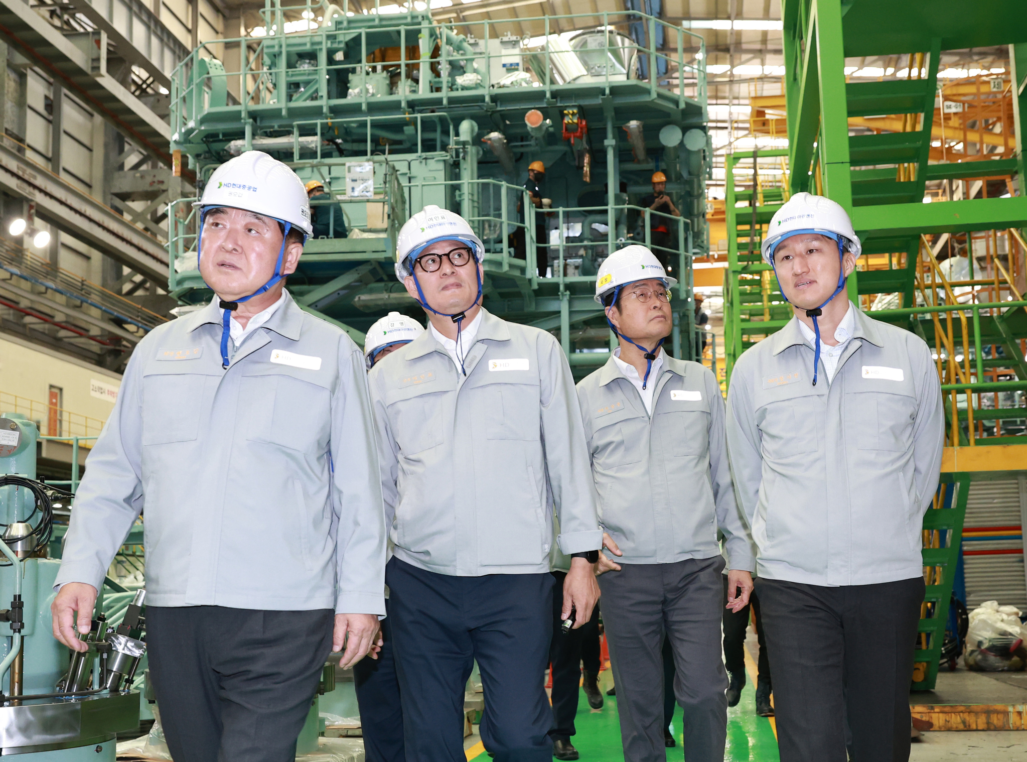 From left: HD Hyundai Chairman Kwon Oh-gap, Yeo In-pyo, head of production at HD Hyundai Marine Engine, HD Hyundai Heavy Industries CEO Lee Sang-kyun and HD Hyundai Vice Chairman Chung Ki-sun tour the HD Hyundai Marine Engine's Changwon plant in South Gyeongsang on Tuesday. [HD HYUNDAI]