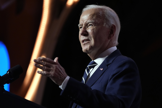 President Joe Biden speaks about climate at the Bloomberg Global Business Forum, in New York, Tuesday. [AP/YONHAP]