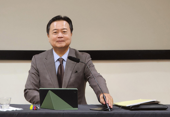 Korean Ambassador to the United States Cho Hyun-dong speaks during a meeting with reporters in Washington on Tuesday. [YONHAP]