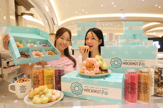 Models introduce Mochinut donuts at Sweet Park, the dessert area on the basement floor of Shinsegae Department Store's Gangnam branch in southern Seoul on Thursday. [SHINSEGAE DEPARTMENT STORE]