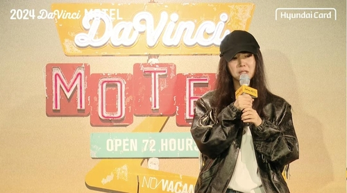 Min Hee-jin gives a talk during the Hyundai Card Davinci Motel lecture program in Itaewon, central Seoul, on Sept. 27. [SCREEN CAPTURE]