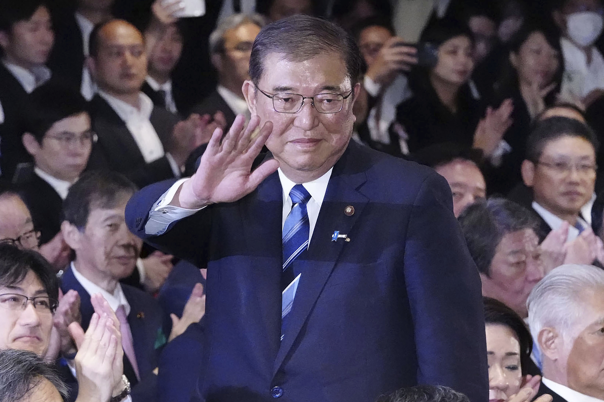 Shigeru Ishiba, center, waves as he is elected as leader of Japan's ruling Liberal Democratic Party after the party's leadership election in Tokyo on Friday. [AP/YONHAP]