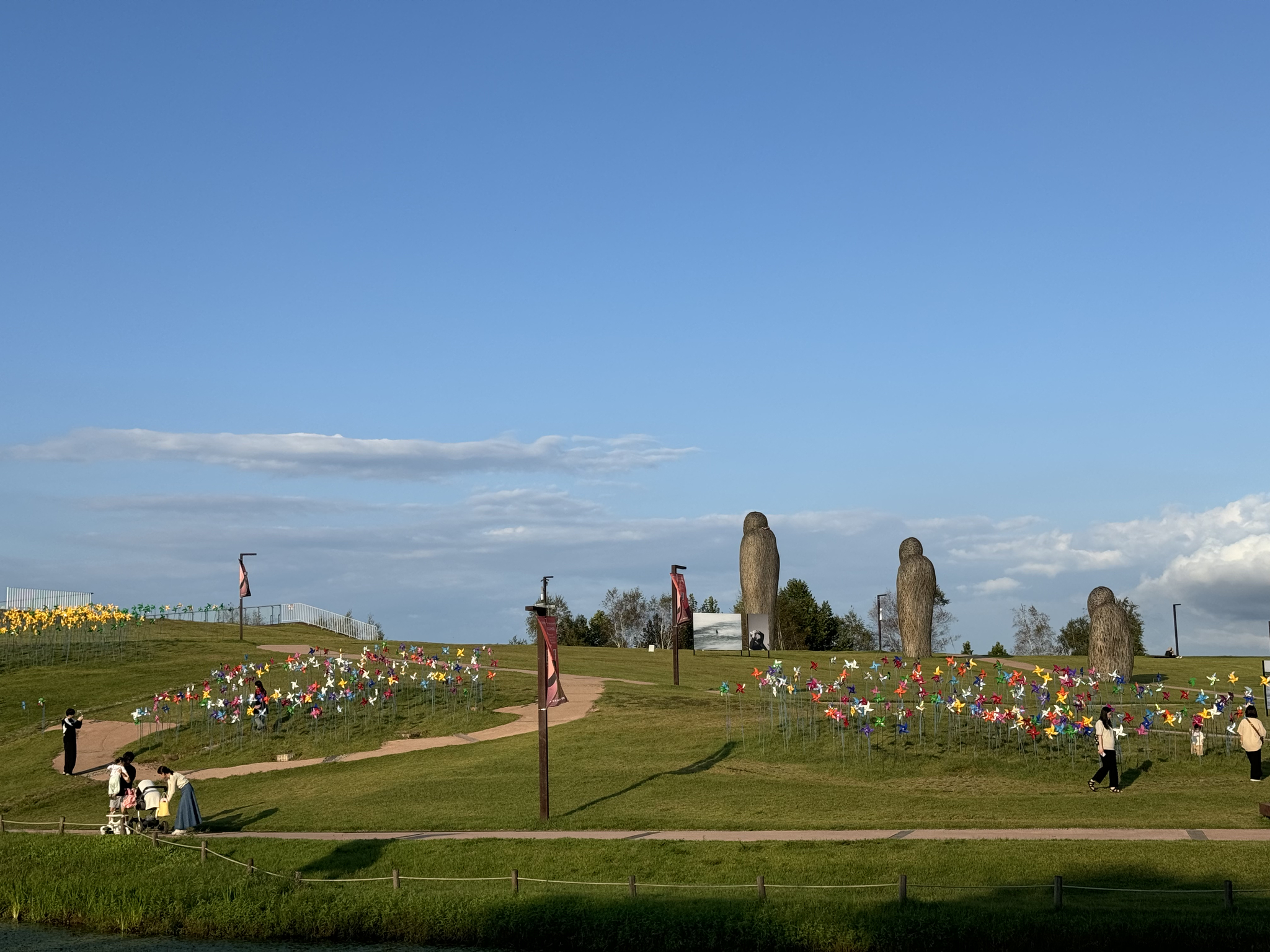 The Hill of Wind, which was next to the opening ceremony site of the 16th DMZ International Documentary Film Festival, held at the Imjingak Pyeonghwa-Nuri Open-air Stage in Paju, Gyeonggi, on Thursday. [KIM JI-YE]