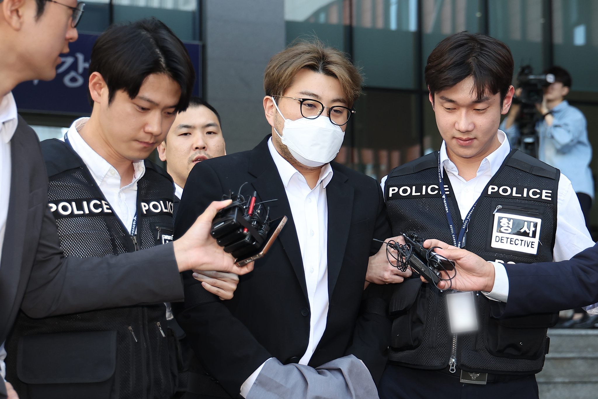 Kim Ho-joong was arrested on May 31 after a local court approved an arrest warrant. [JOONGANG ILBO]