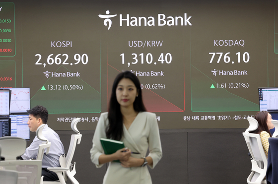 A screen in Hana Bank's trading room in central Seoul shows the Kospi opening on Monday. [YONHAP]