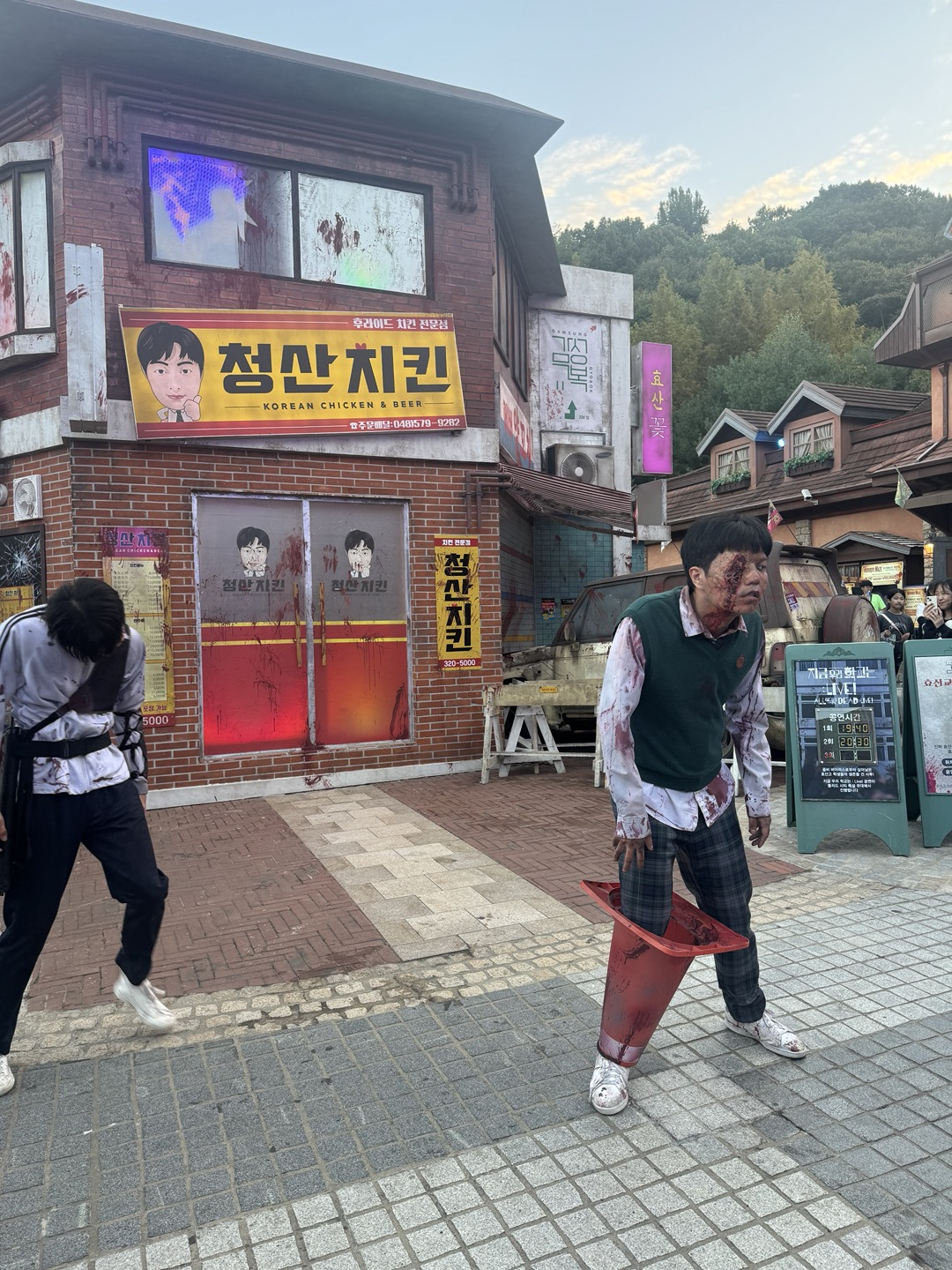 Actors dressed up as zombies entertain visitors at Everland's Blood City zone in Yongin Gyeonggi [YIM SEUNG-HYE] 