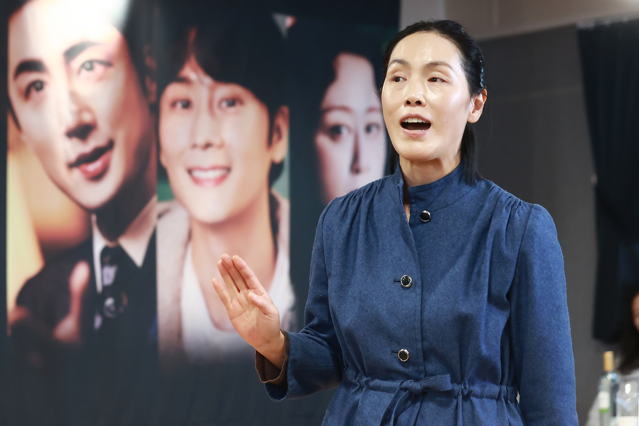 Actor Park Zi-a performs a scene from the play ″Wife″ at JTN Art Hall in Jongno District, central Seoul, on Dec. 13, 2023 [YONHAP]