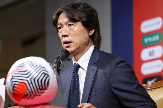 Hong Myung-bo, head coach of Korea men's national football team, speaks during a press conference in Jongno District, central Seoul, on Monday. [YONHAP] 