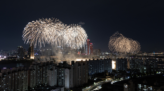 A scene from the 2023 Seoul International Fireworks Festival that took place at Yeouido in western Seoul on Oct. 7, 2023. [YONHAP] 