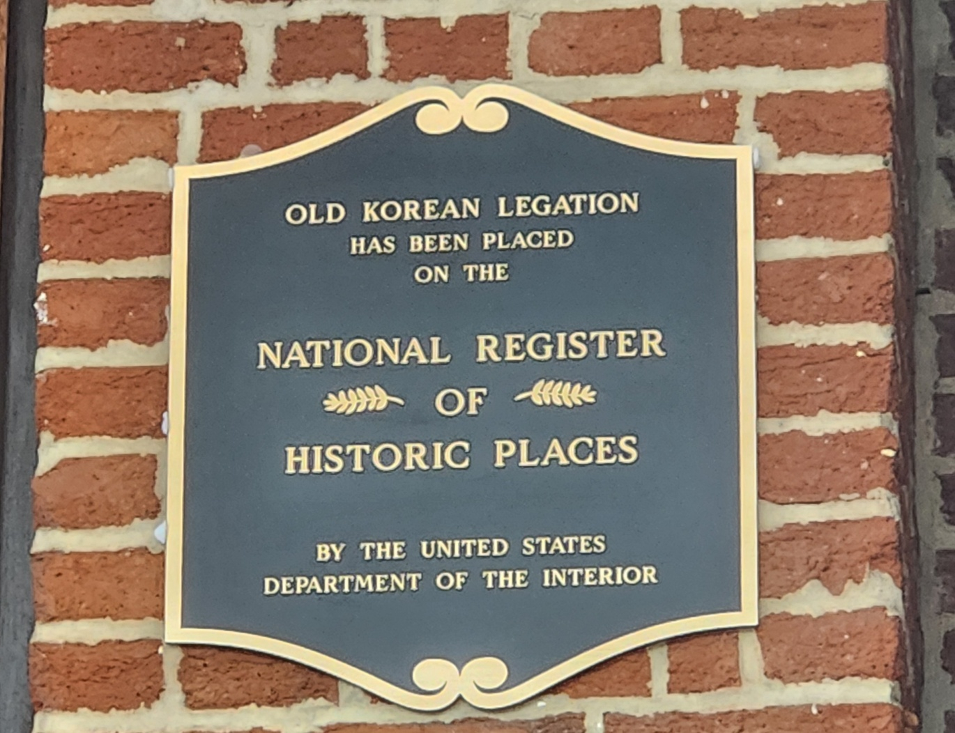 A plaque at the Old Korean Legation that shows its status as a U.S. national historic place in Washington on Sept. 30. [YONHAP]