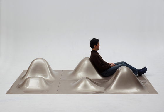 Mountainside-inspired benches, titled ″Jari,″ by Ha Ji-hoon [DEFINE: SEOUL]