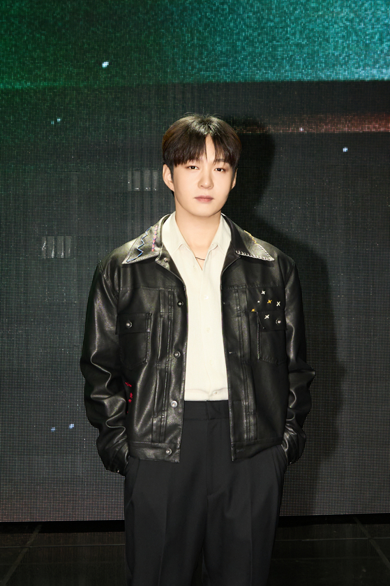 Lee Chang-sub poses for a photo during a press showcase held on Wednesday at the Blue Square in central Seoul. [FANTAGIO]