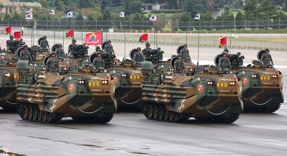 The Marine Corps' amphibious assault vehicles are seen at a ceremony marking South Korea’s 76th Armed Forces Day at Seoul Air Base in Seongnam, Gyeonggi, Tuesday. [YONHAP]