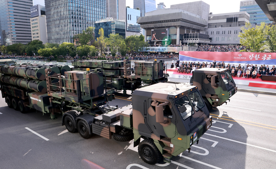 The Korea-made long-range surface-to-air missile (L-SAM) system passes during a military parade marking the 76th Armed Forces Day in Gwanghwamun, central Seoul, Tuesday. [YONHAP]