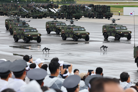 Quadruped robots and unmanned combat aerial vehicles are showcased at a ceremony marking South Korea’s 76th Armed Forces Day at Seoul Air Base in Seongnam, Gyeonggi, Tuesday. [YONHAP]