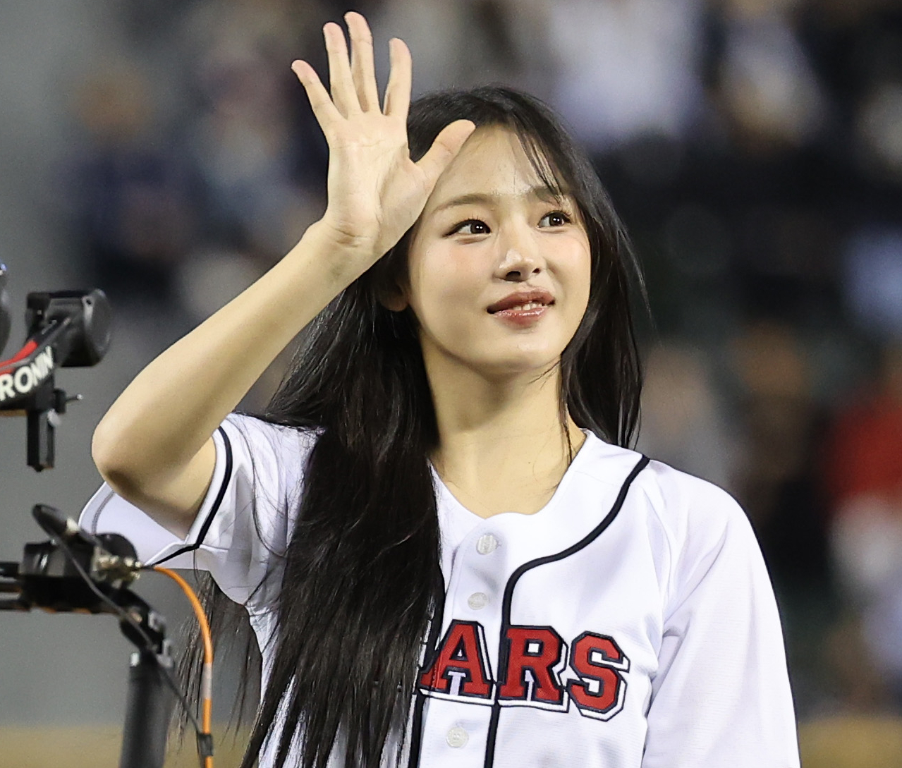 Minji of girl group NewJeans at the Jamsil Baseball Stadium on Oct. 2 [YONHAP]