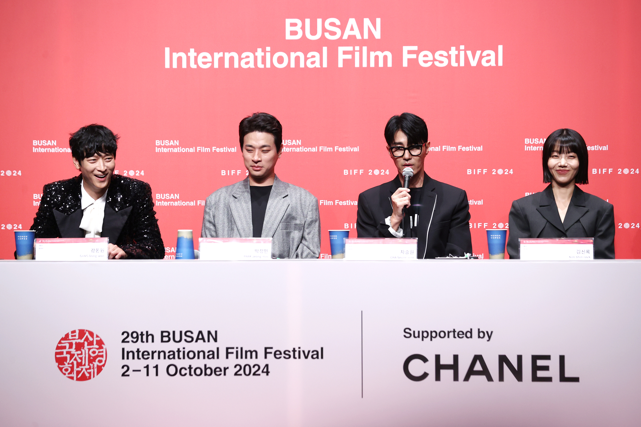 Actor Cha Seung-won, second to right, speaks during a press conference for the 29th Busan International Film Festival's opening film ″Uprising″ held at Shinsegae Department Store in Haeundae District on Wednesday. From left are actors Gang Dong-won, Park Jeong-min, Cha Seung-won and Kim Shin-rock [YONHAP]