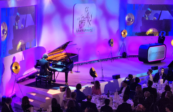 Pianist Yunchan Lim gives a piano performance after winning Young Artist of the Year during the Gramophone Classical Music Awards ceremony in London on Wednesday. [YONHAP]