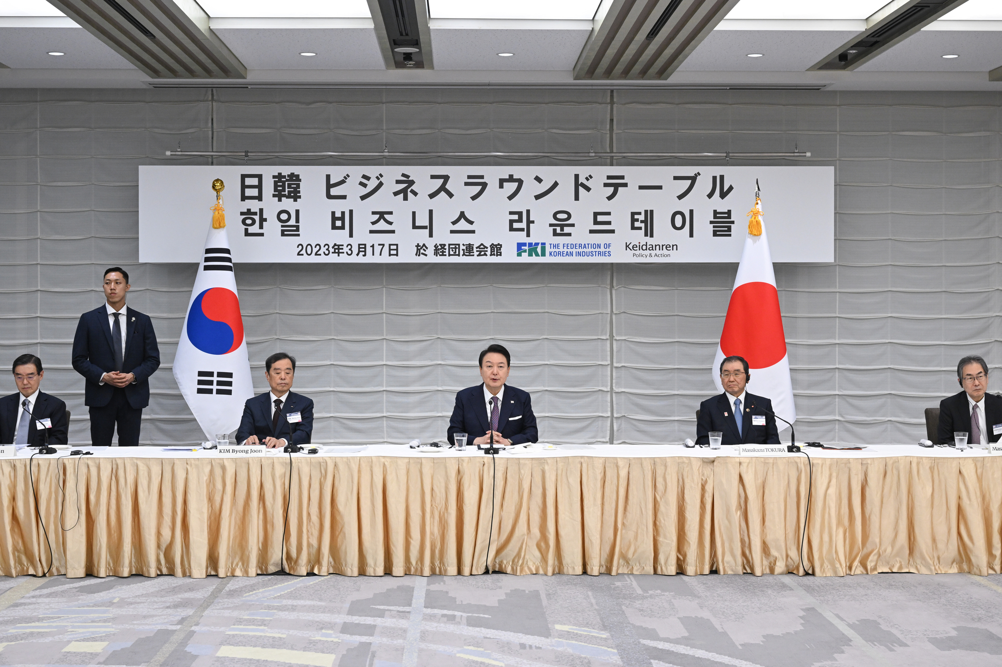 President Yoon Suk Yeol, center, speaks during a meeting with businesspeople in Tokyo during his visit to Japan on March 17, 2023. [YONHAP] 