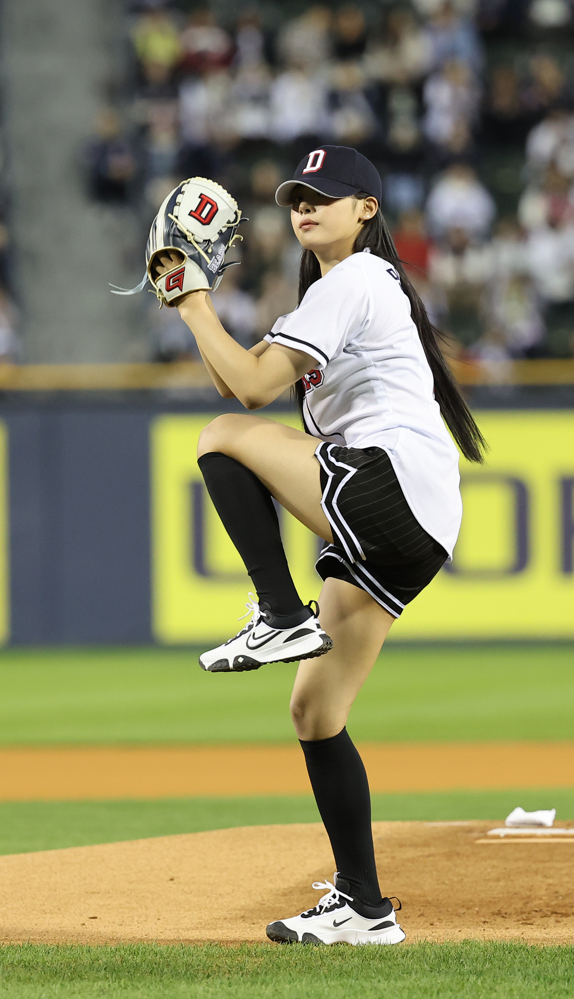 Minji of girl group NewJeans pitches ahead of the KBO Wildcard game between the Doosan Bears and KT Wiz held on Oct. 2 at Jamsil Baseball Stadium, southern Seoul. [YONHAP]