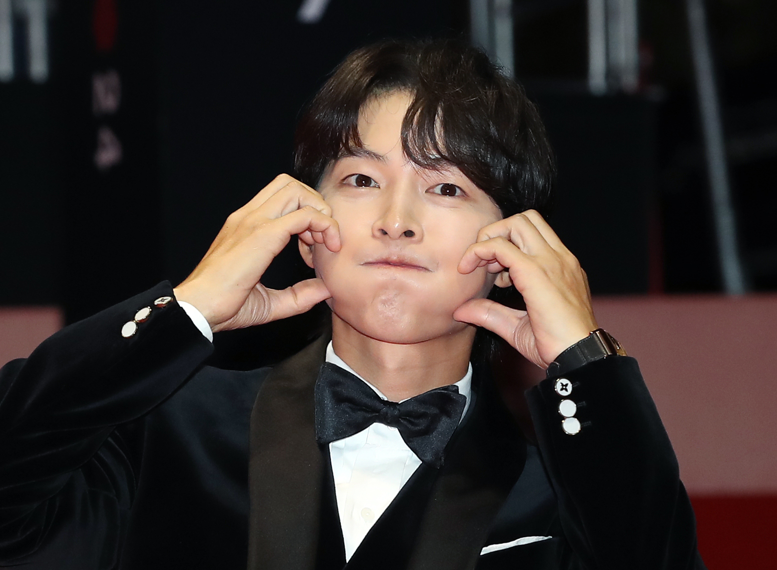 Actor Song Joong-ki poses for a photo during the 29th Busan International Film Festival's red carpet event held at the Busan Cinema Center in Haeundae District on Wednesday. [NEWS1]